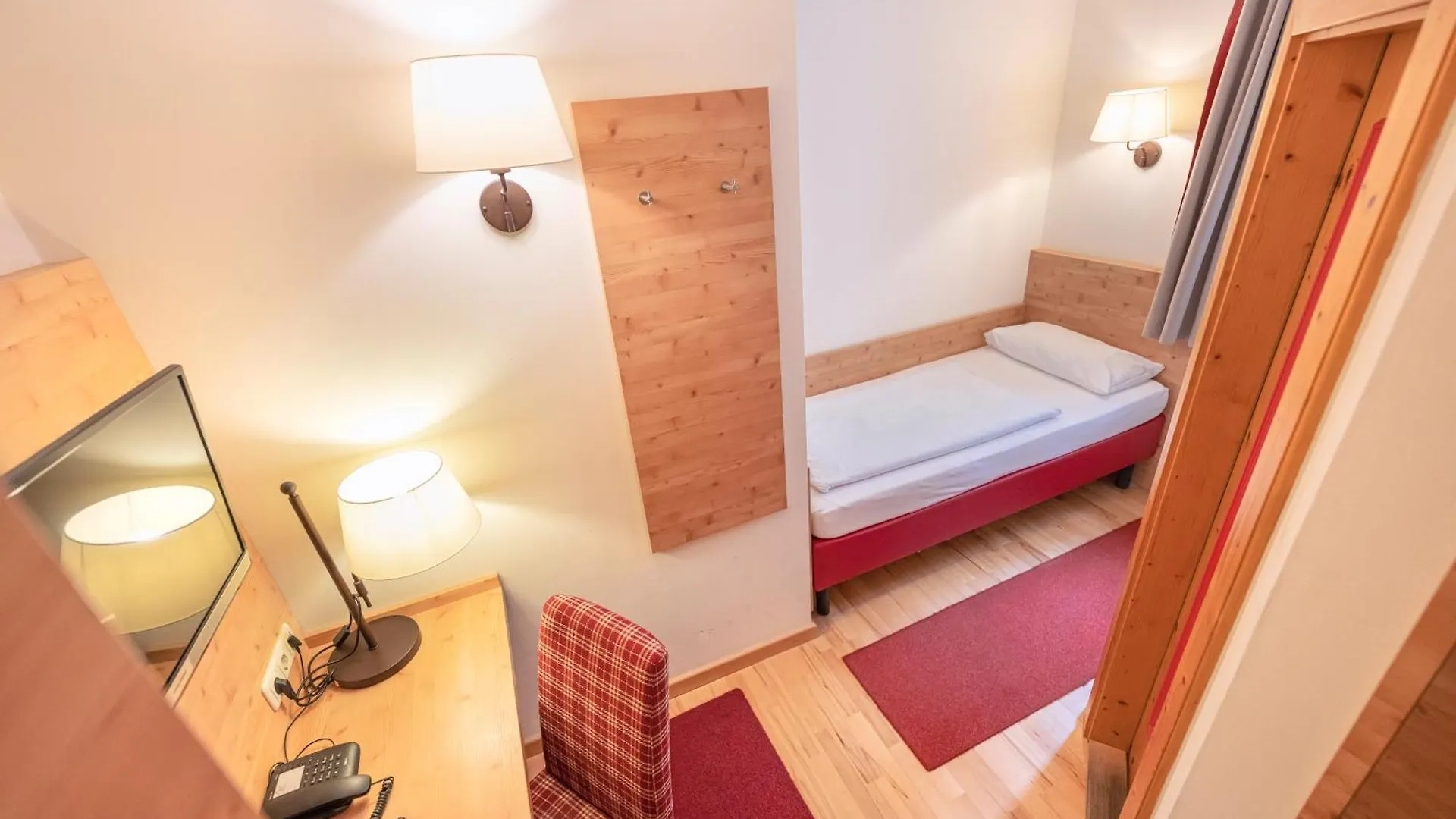 Hotel Eder Munich 3*,