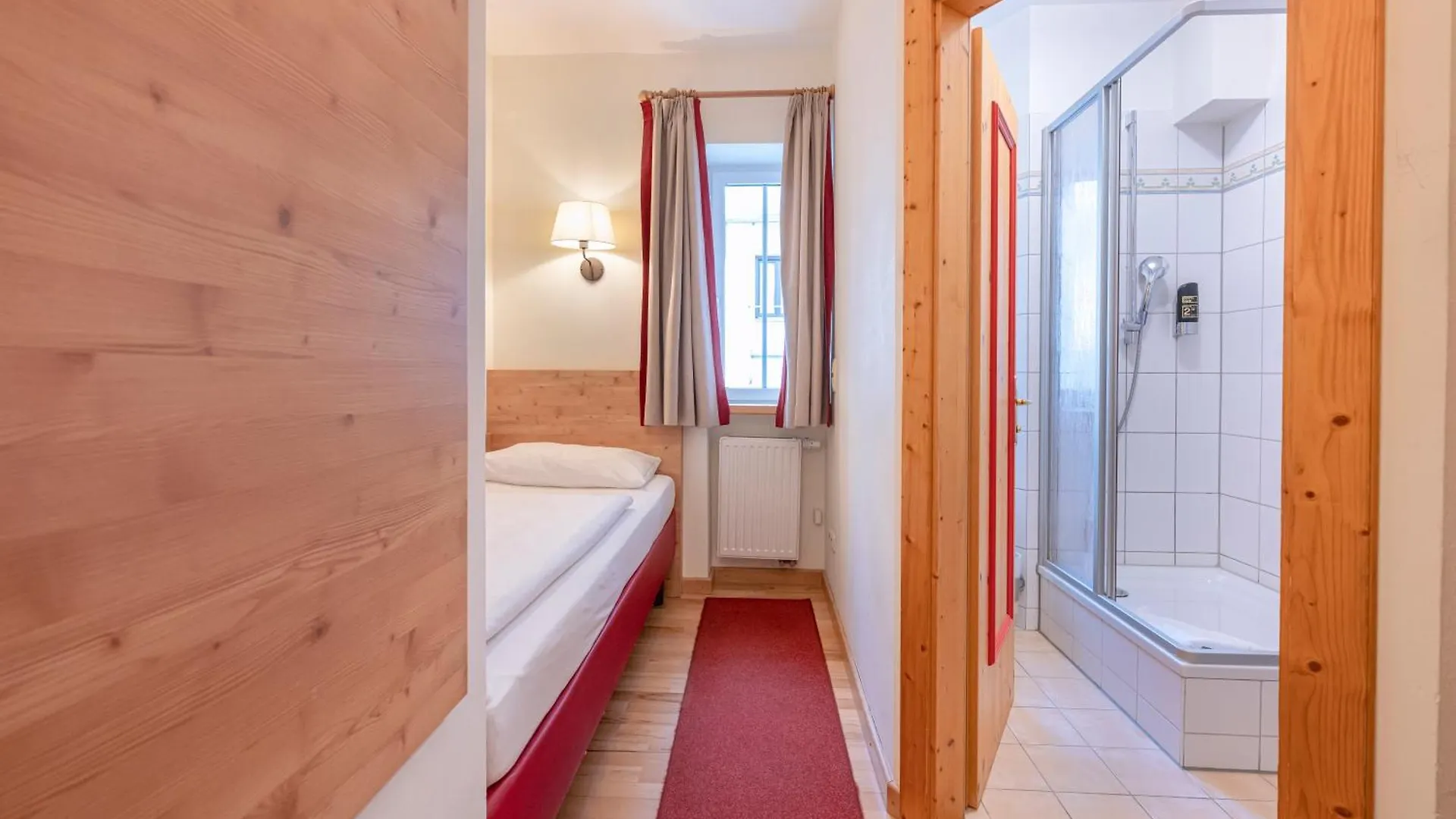 Hotel Eder Munich 3*,